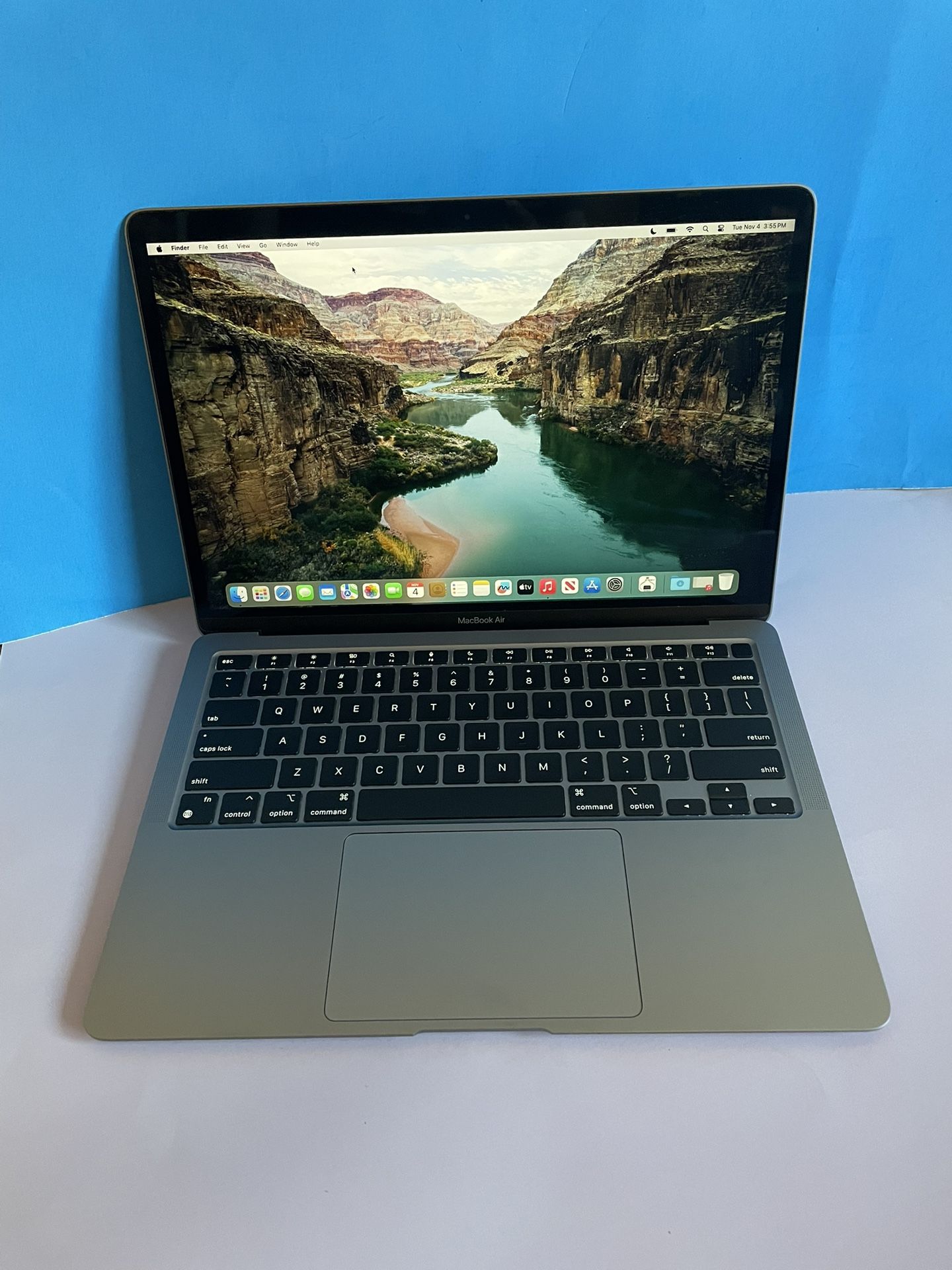 Apple MacBook Air 13 (2020 Model/ M1 chip) 8GB Memory 128GB storage works perfect (85% + battery) 