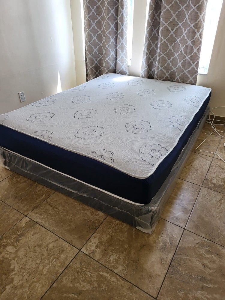 NEW QUEEN-SIZE MATTRESS AND BOX SPRING 💤