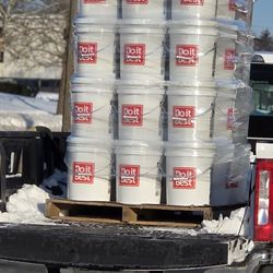 Ice Melt. / Ice salt