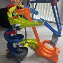Hot wheel Race Track 