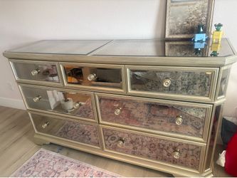 Beautiful Mirrored Dresser!