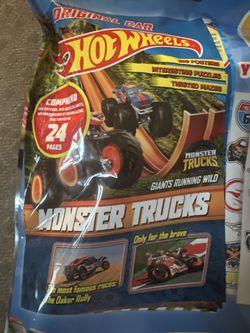 🚨3left‼️Hot Wheels Monster Trucks Toy & Activity Set - New!