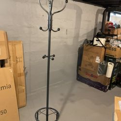 FREESTANDING COAT RACK