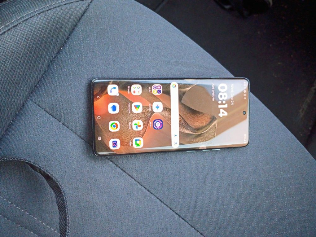 Motorola Edge. 2025. T-Mobile iPhone. Excellent Condition