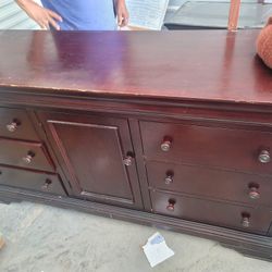 Dresser With Mirror 