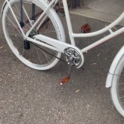 LIKE NEW - Cruiser W/basket $175