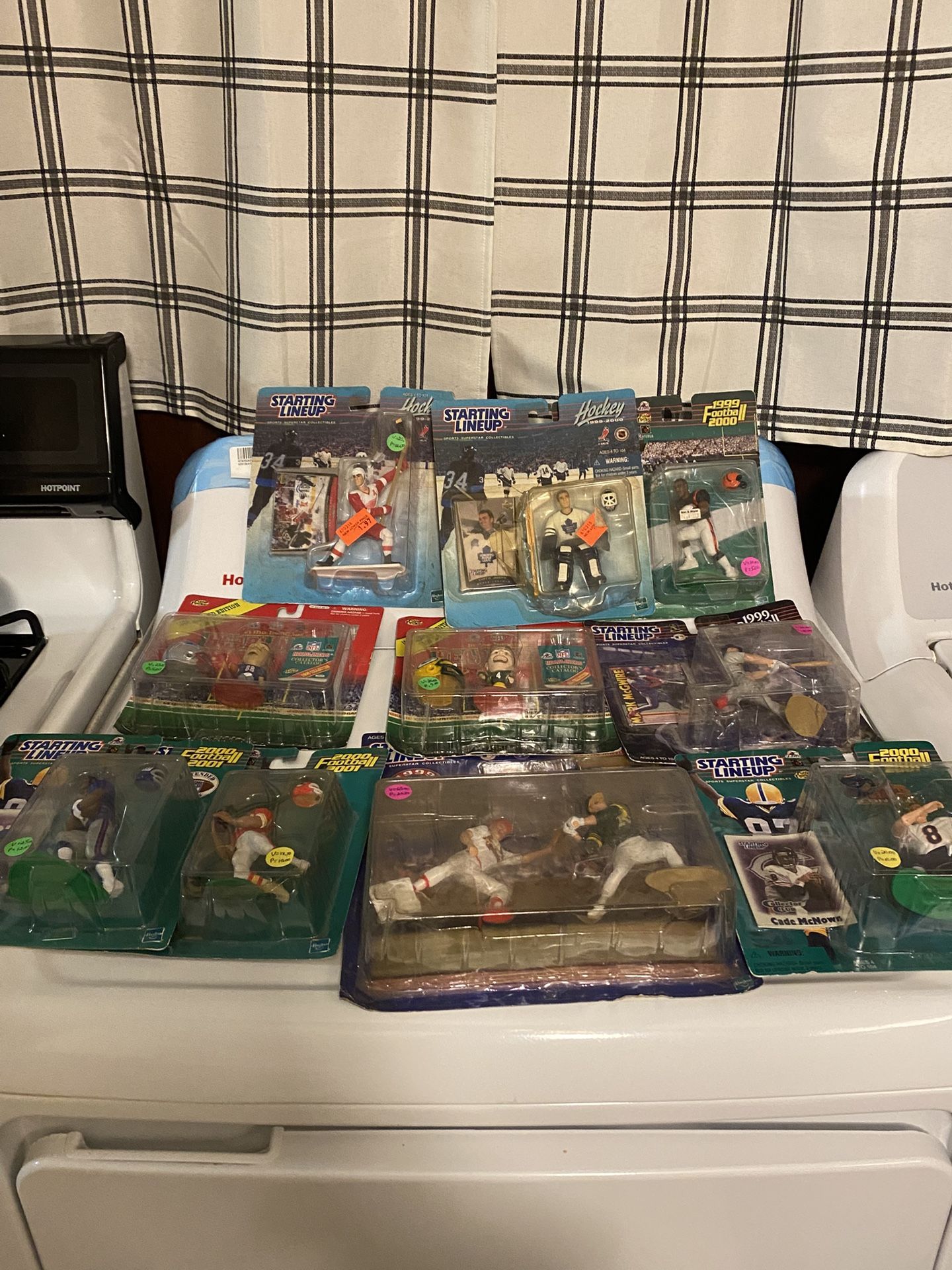 Vintage 1999 Sport Lineups Baseball , Football, And Hockey , 10 Figures