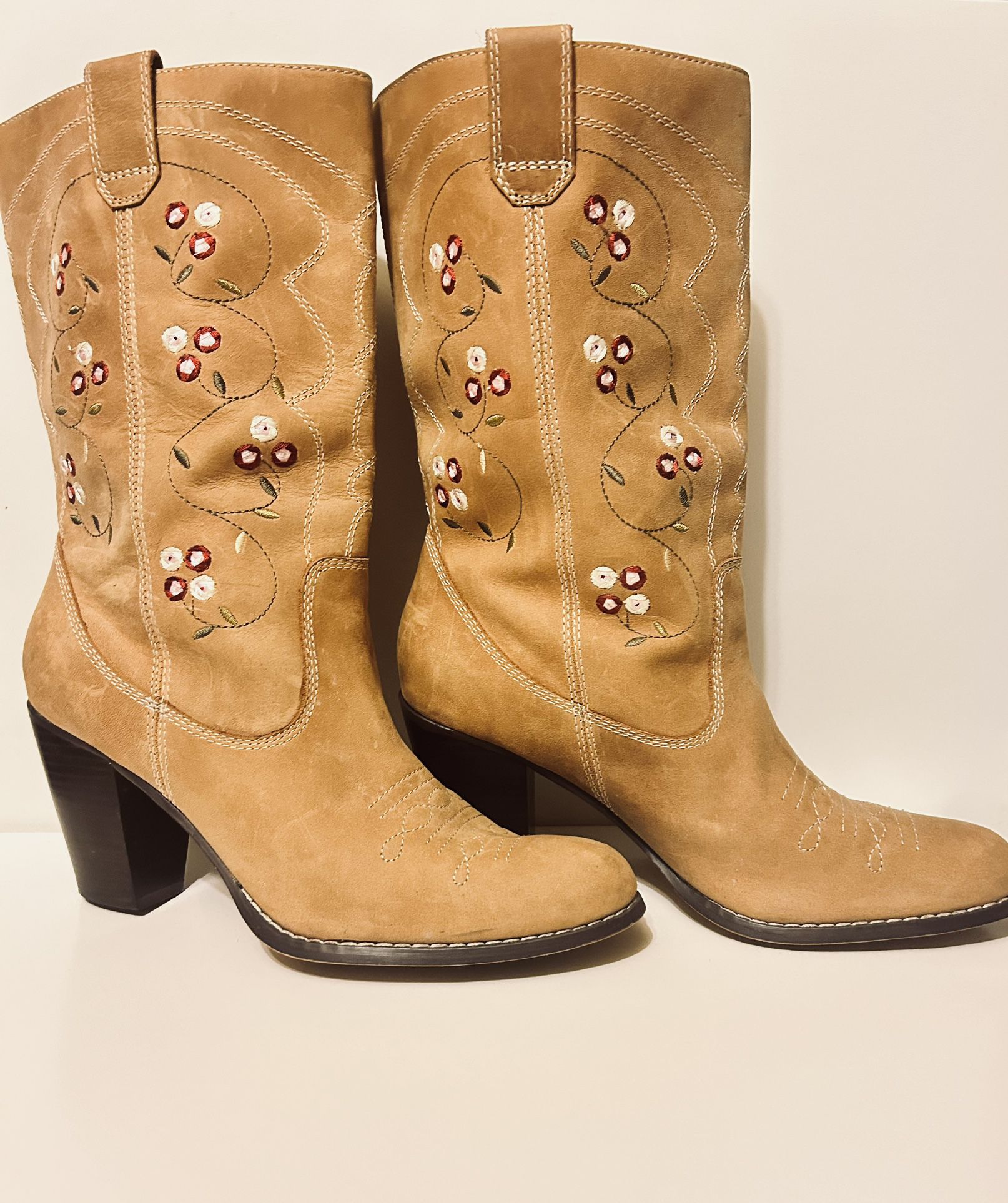 SEYCHELLES SUEDE LEATHER FLORAL EMBROIDERED WESTERN BOOTS/TAN Size 8.5