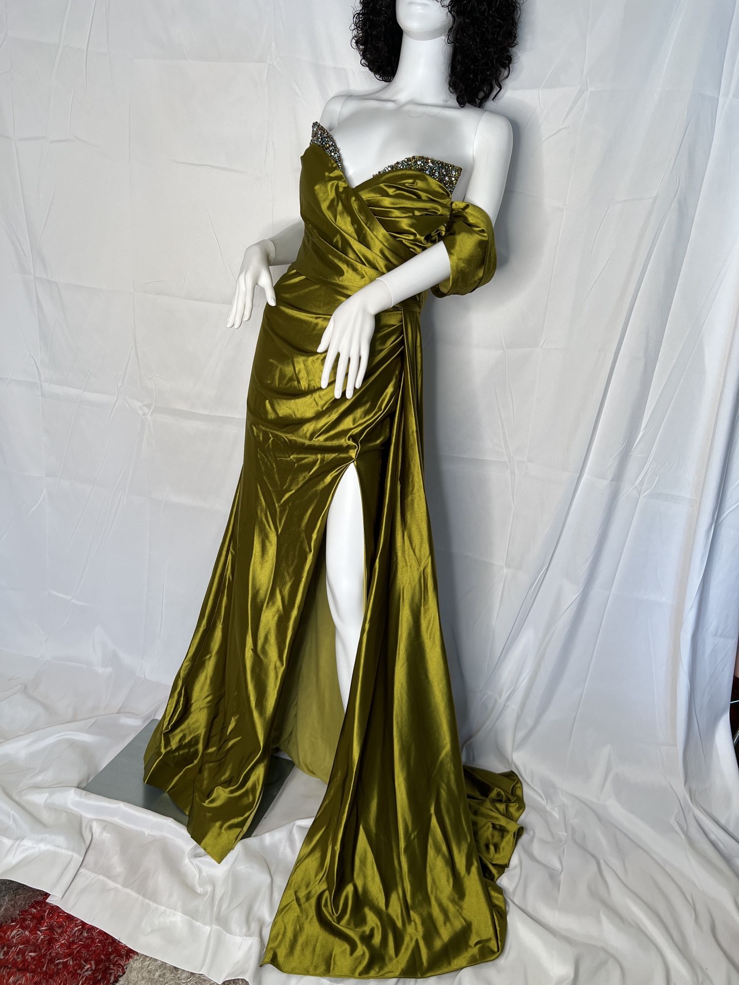 New Dresses, Yellow Green Color In Petite Sizes US sizes 6,8,10 In Eur Sizes 38,40,42