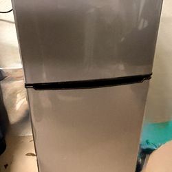 Galanz Freezer/Fridge! Like new! Runs perfectly ! $100