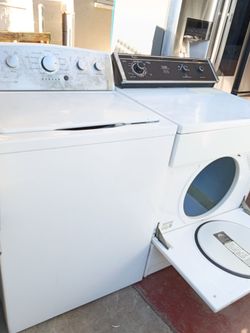 SELLING WASHER AND GAS DRYER EVERYTHING WORKS PERFECT WITH A 2 MONTH WARRANTY AND DELIVERY