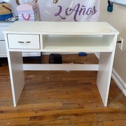 Kids desk