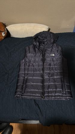 men’s North face hooded vest size L