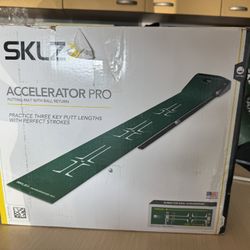 SKLZ Accelerator Pro indoor putting green