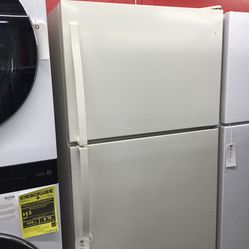 New Scratch And Dent Whirlpool 19 Cu Ft Top And Bottim Fridge. 1 year Warranty 