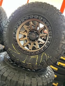 ✔️📲Vendo set de times Nuevo 17x9 6-139.7 con llantas usadas 265/70/17 Nitto