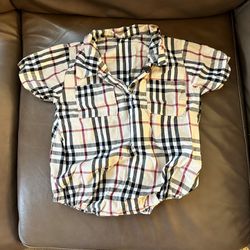 6-12month baby boy designer clothes! The brands are Louis Vuitton, Moncler, Burberry, and Gucci. 