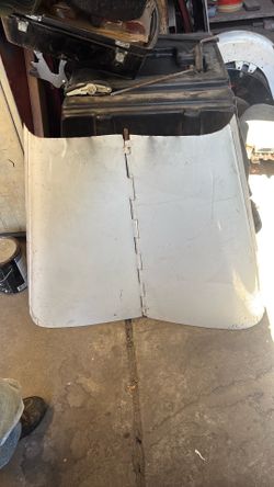 1930 ?  Ford hood