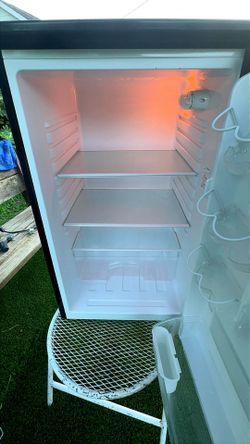 Small refrigerator Magic Chef