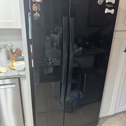 Black Side by Side Whirlpool 36” by 68” Fridge Cooler Refrigerator Ice Maker & Filtered water
