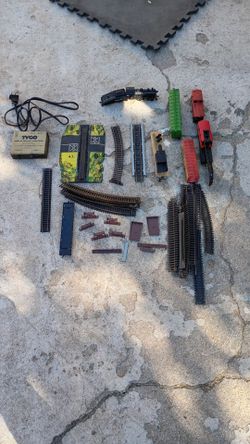 Tyco HO Scale Model Train Set with Accessories