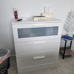 3-drawer Dresser