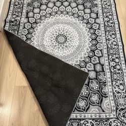 Black, Grey, White Design 5X7ft Rug