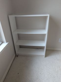 2 White bookshelves