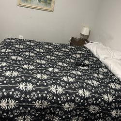 Queen Size Bed Mattress And Bed Frame 