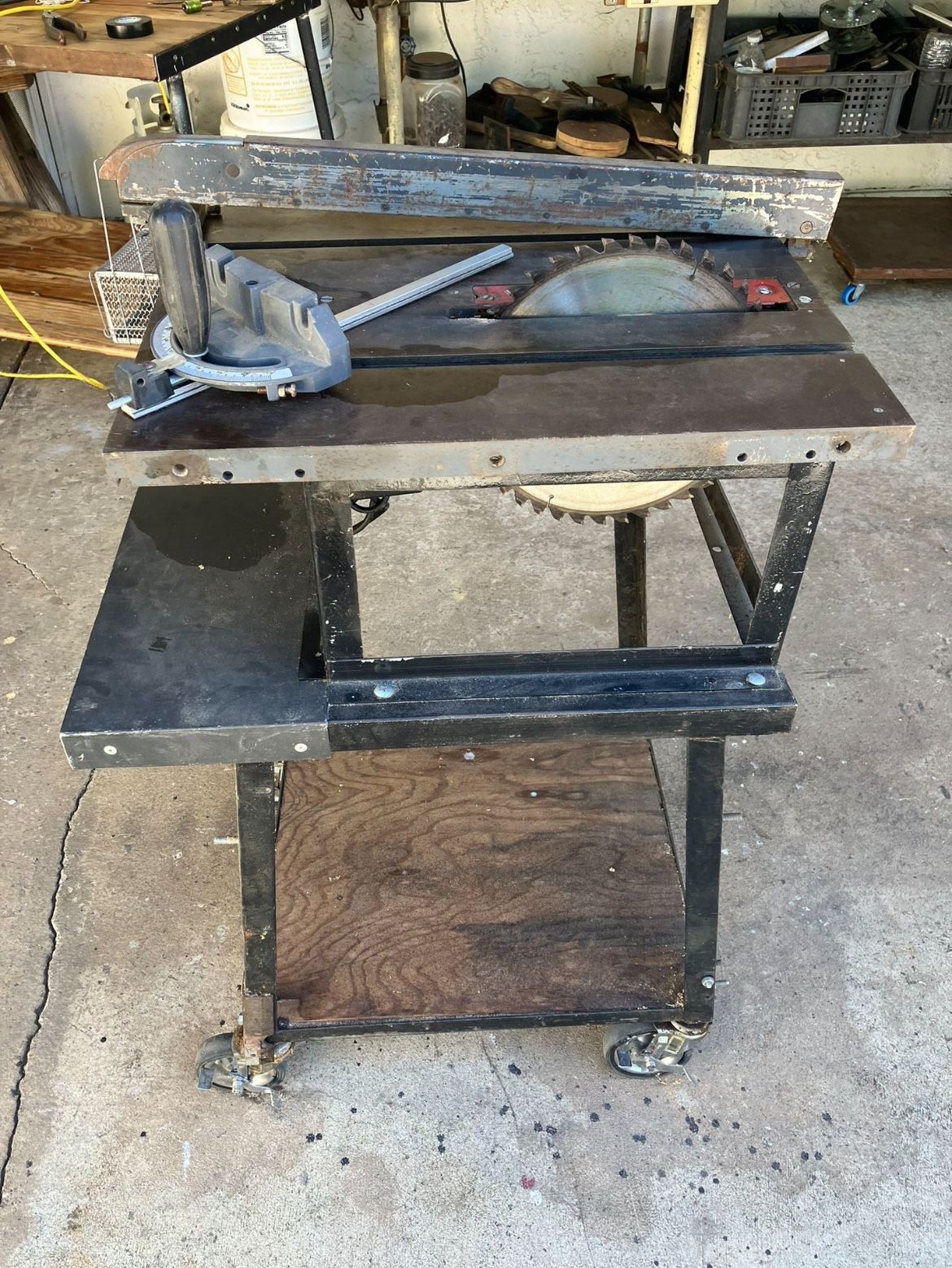 Table Saw with Cart and Castors