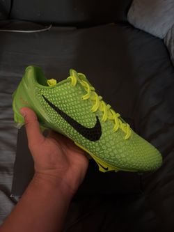 Kobe Grinch Cleats