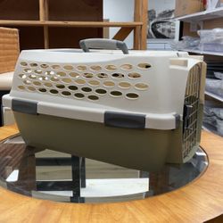 PETMATE KENNEL CAB Pet Kennel Plastic Cage 19" Length 