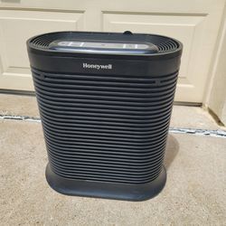 Honeywell HPA200 HEPA Air Purifier for Large Rooms - Microscopic Airborne Allergen+ Reducer