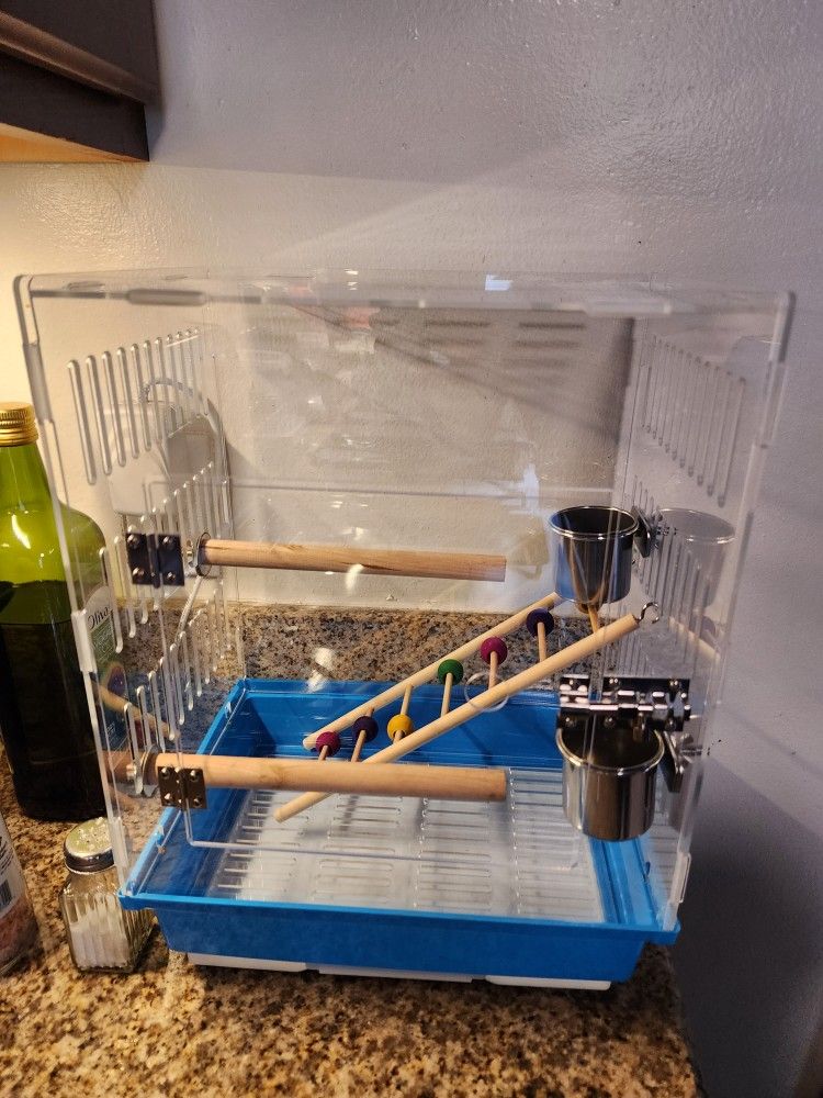 Beautiful Clear/Acrylic Bird Cage With Stanless Bowls. (Brand New)