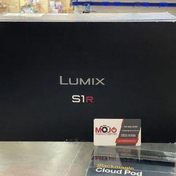 Lumix S1 R W/ 24-105 F/4 