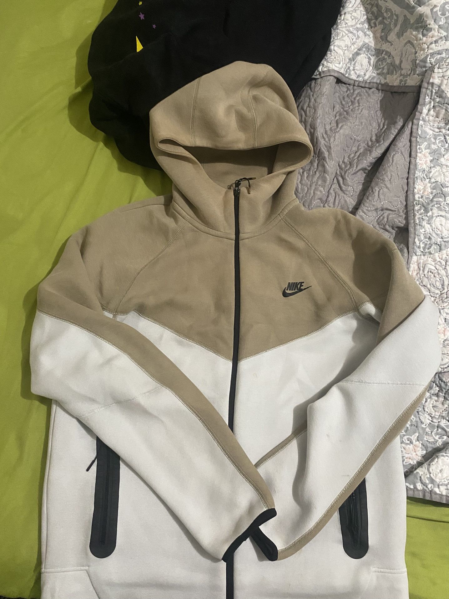 Nike Tech Size Medium
