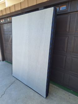 Queen Size Box Springg