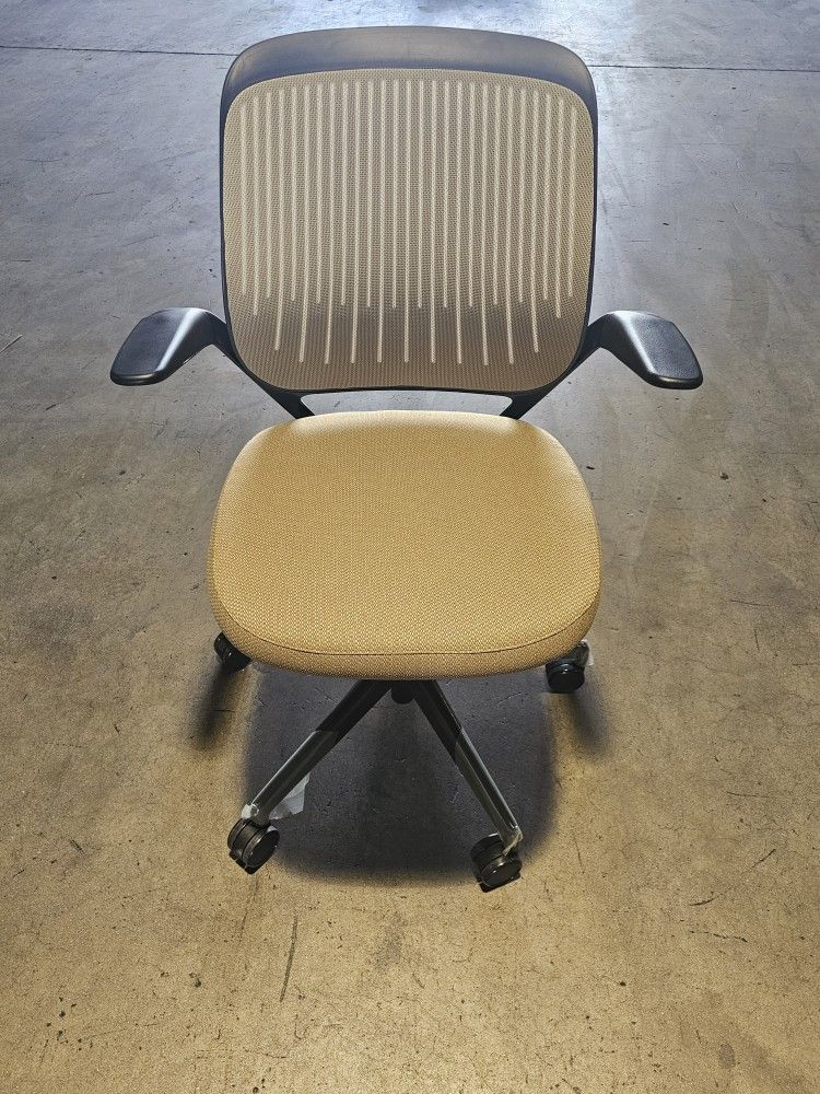 New Stelcase Cobi  Chair 