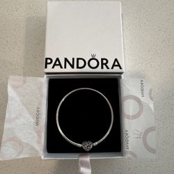 ✨ Brand New Pandora Celestial Heart Clasp Bangle ✨
