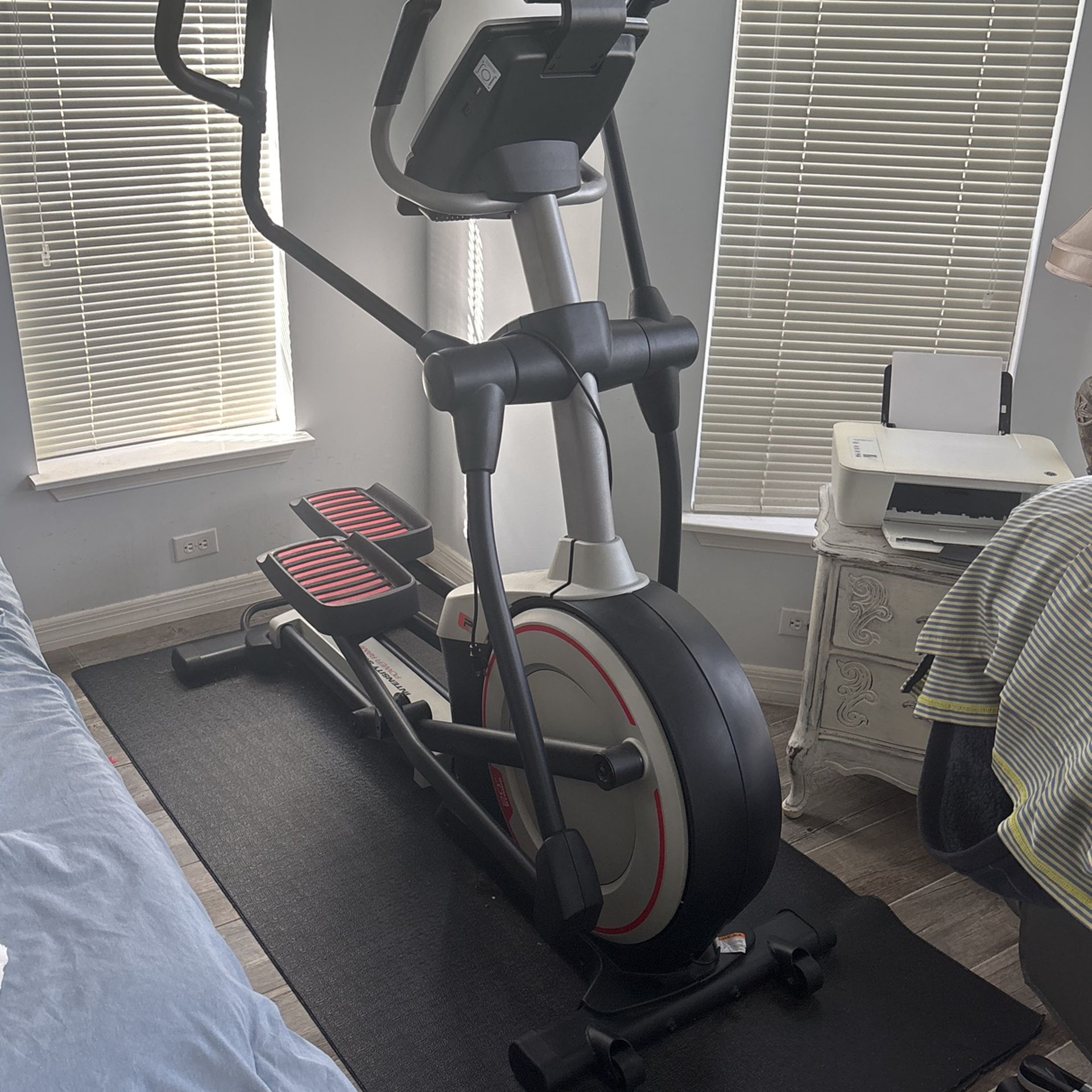 Elliptical - Proform SMART Endurance 920E (Mat Included)