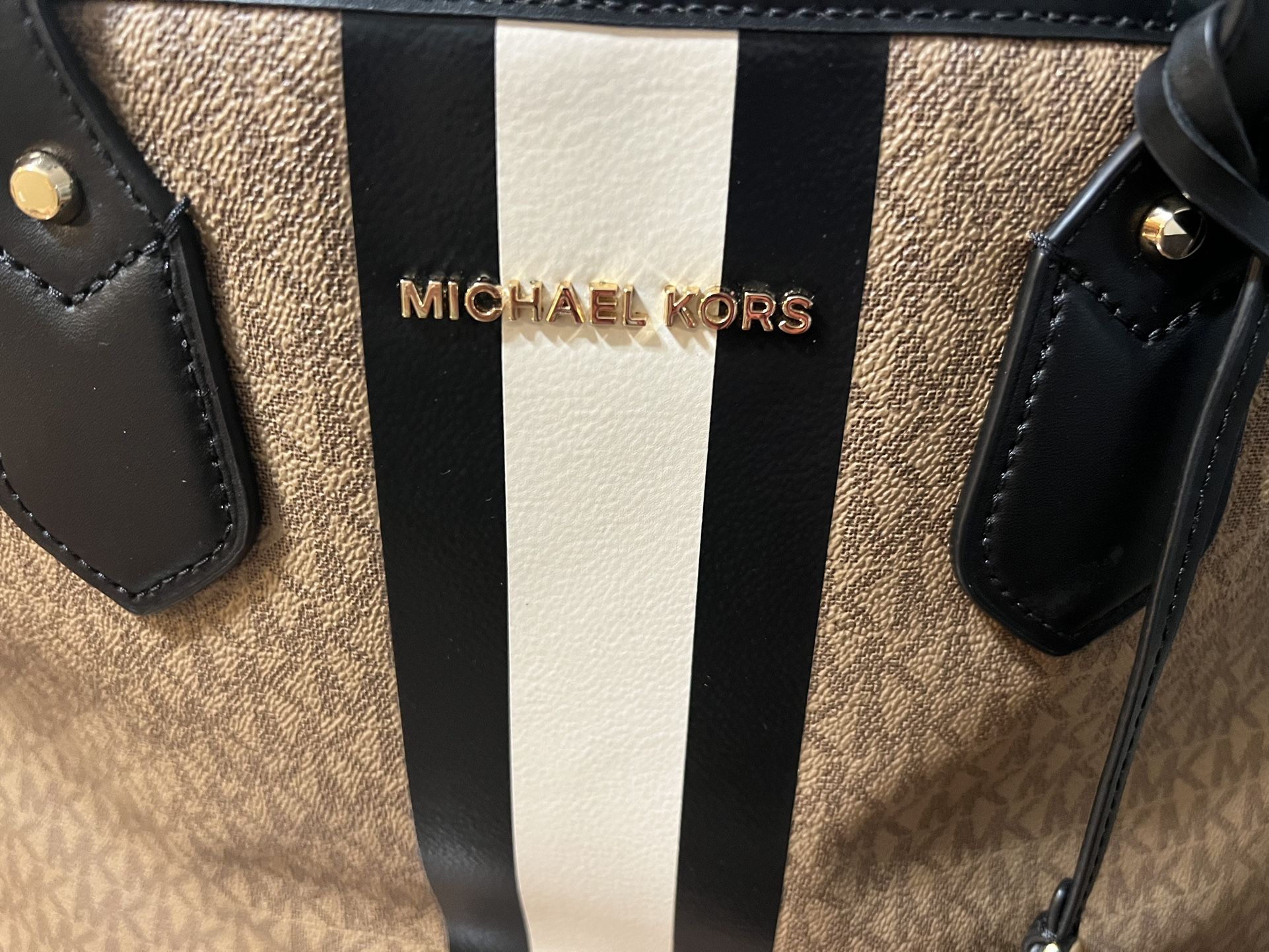 Michael Kors Purse With Wallet