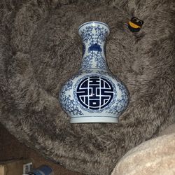Vintage Chinese hand crafted vase
