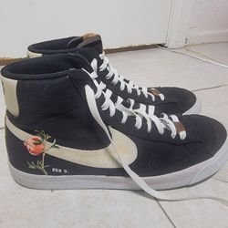 
Nike Blazer Mid '77 'Pomegranate' Size 10