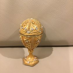 Decorated Egg Trinket Box, Beautiful Design .about 5 Inches Tall