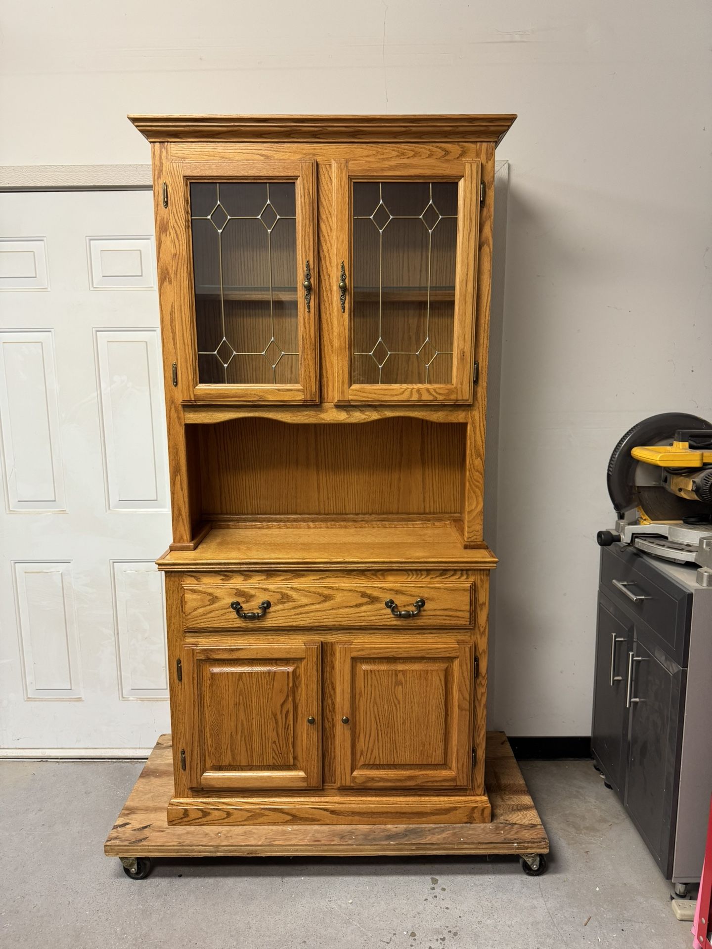 Solid Wood, China Hutch/Buffet with Lights