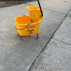 Commercial Mop Bucket Retails 98 Selling For 30