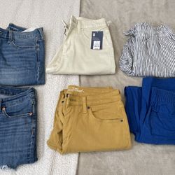 Bag of women’s clothing (sizes4,6,8 And Smalls And Mediums)