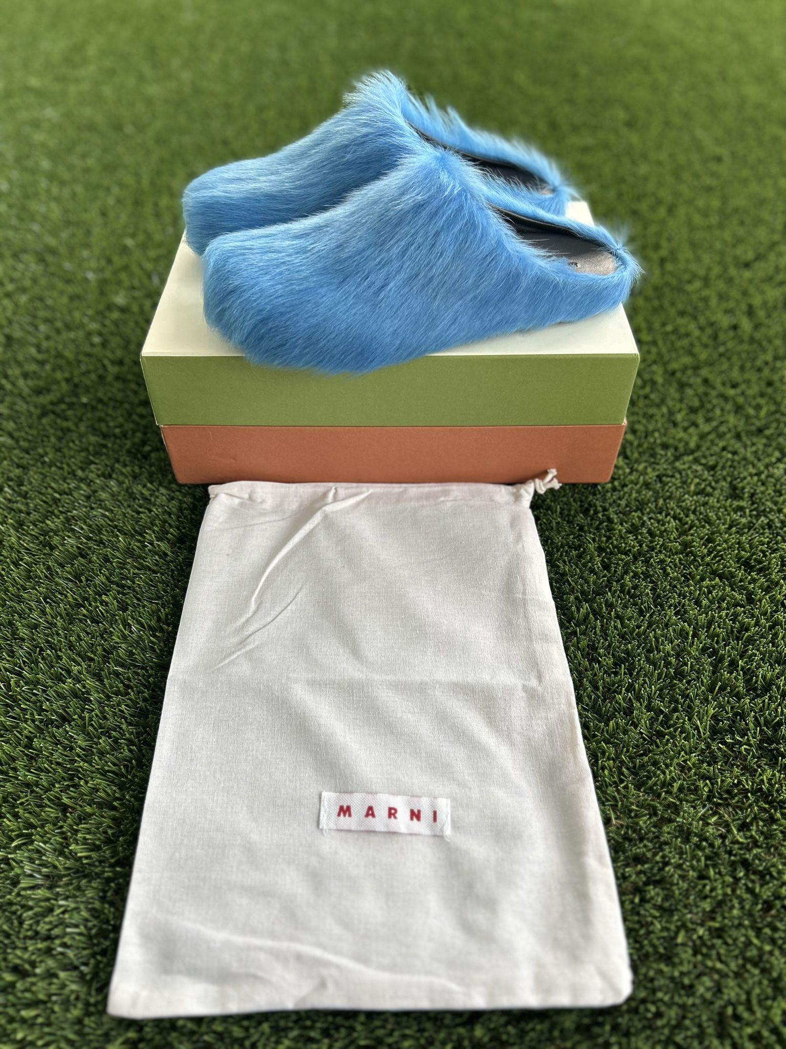 Marni Blue Long Hair Calfskin Fussbett