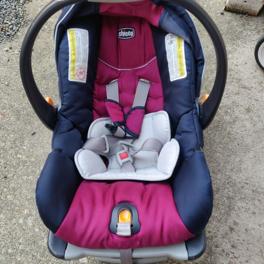 Chicco Infant Car Seat With Base