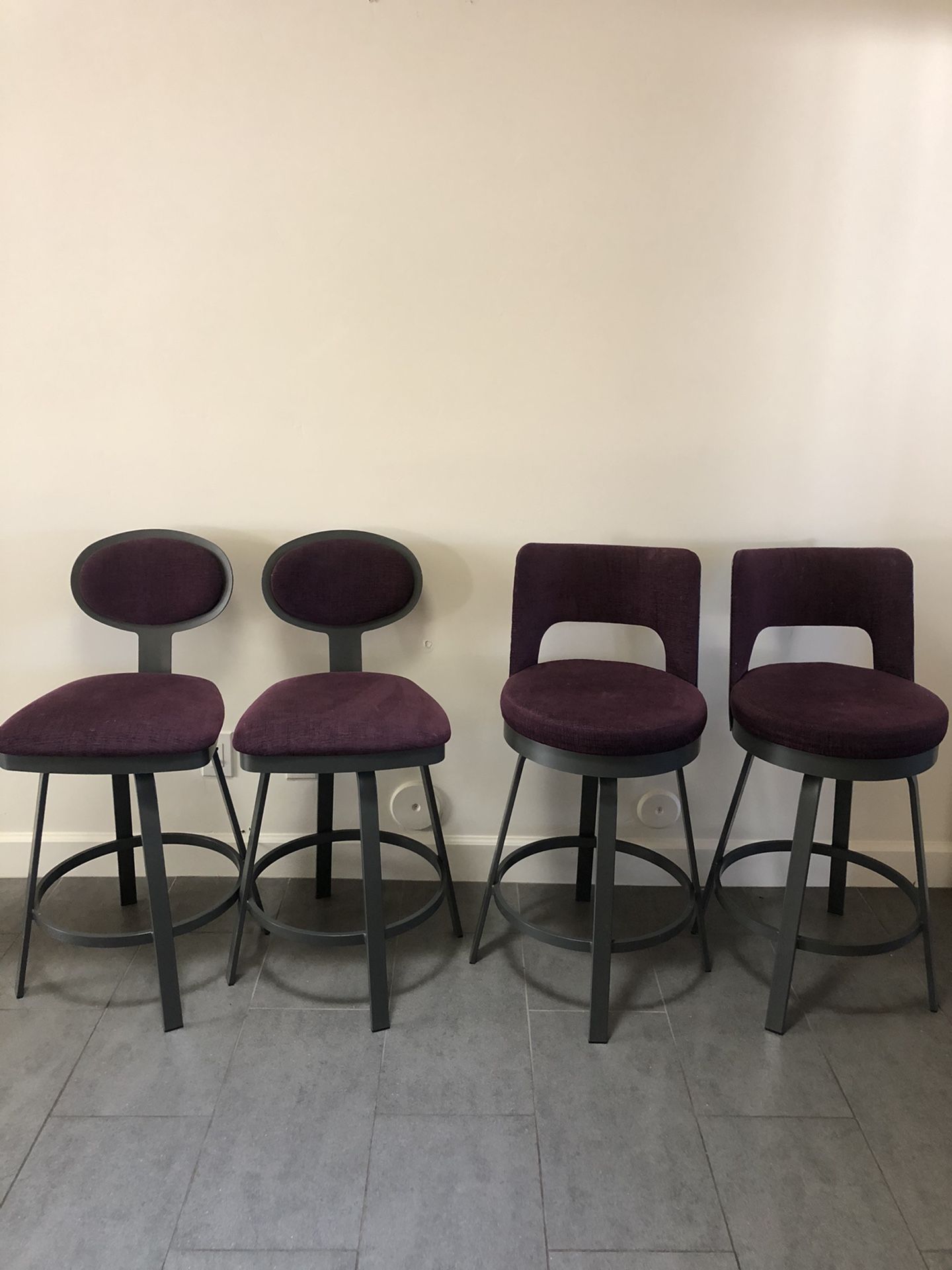 Swivel counter bar stools